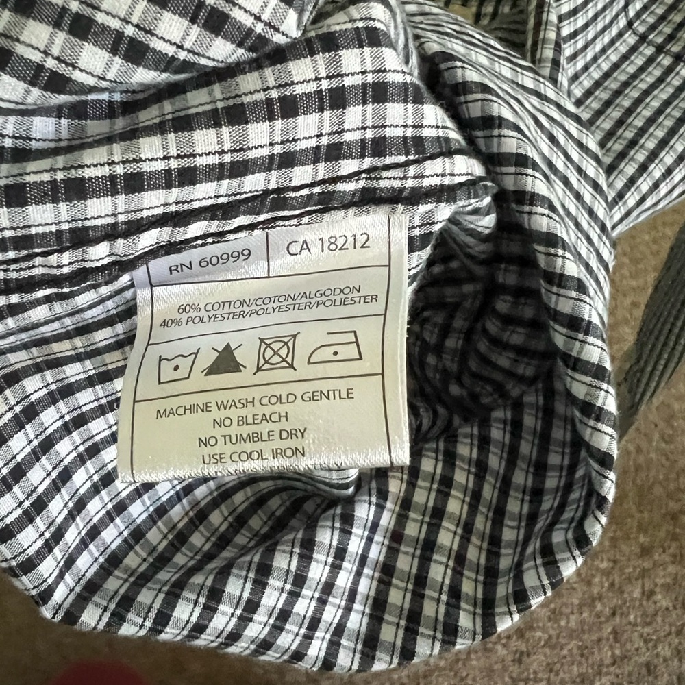 App state button down size medium - Picture 4 of 4